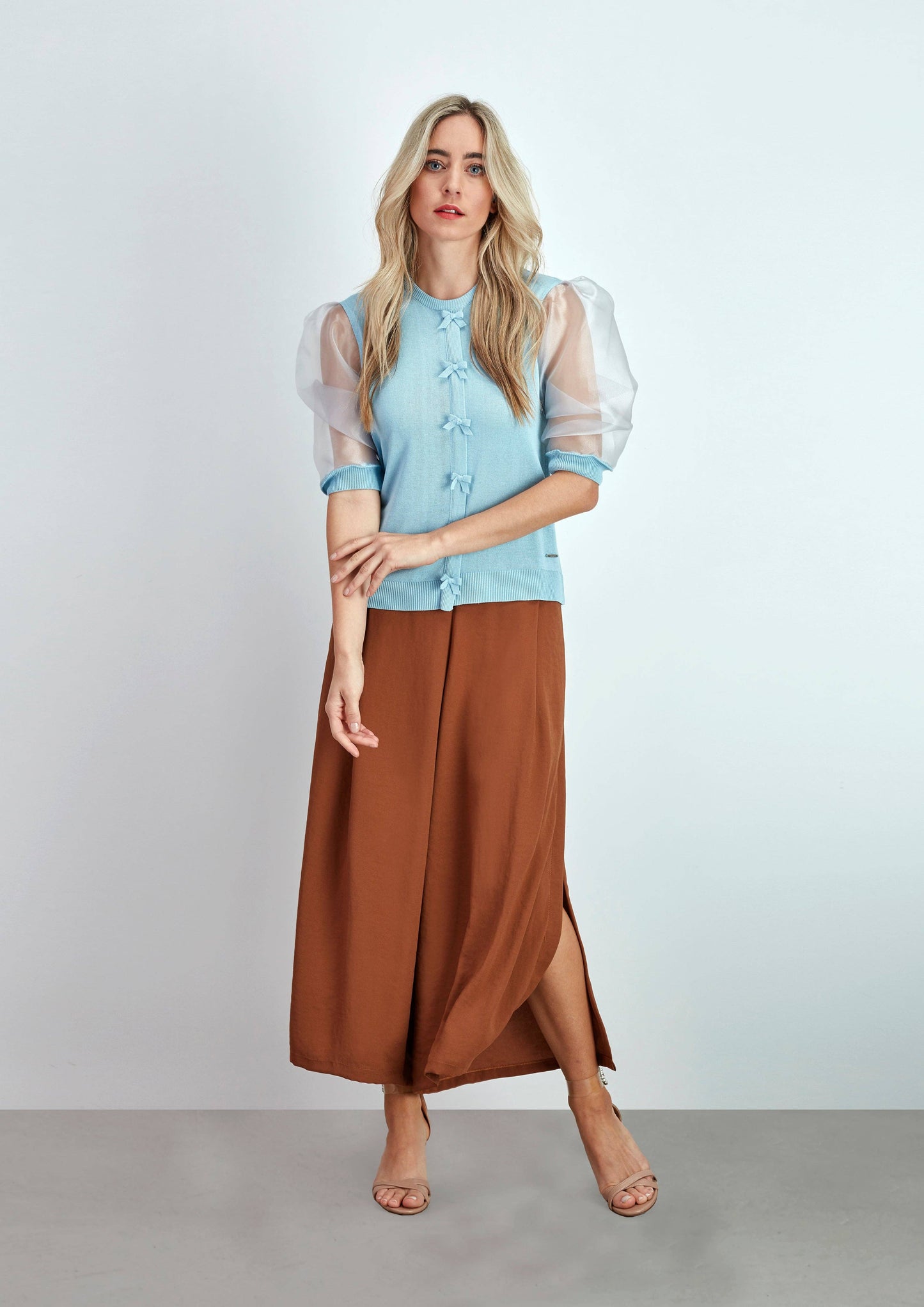 Top in viscosa con maniche in organza