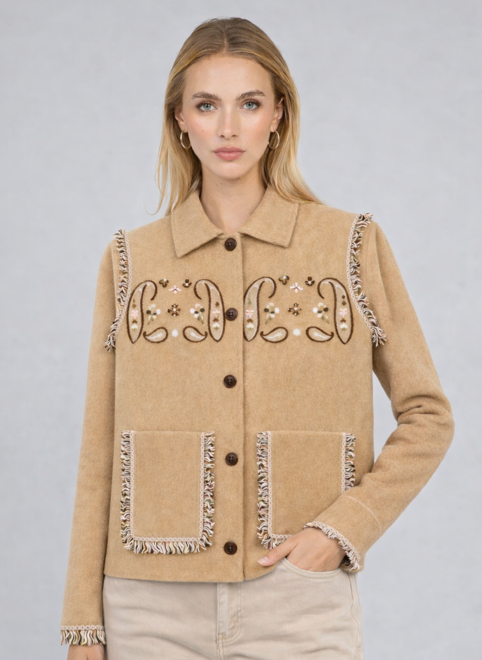 Gilet Nisani beige con ricami e frange