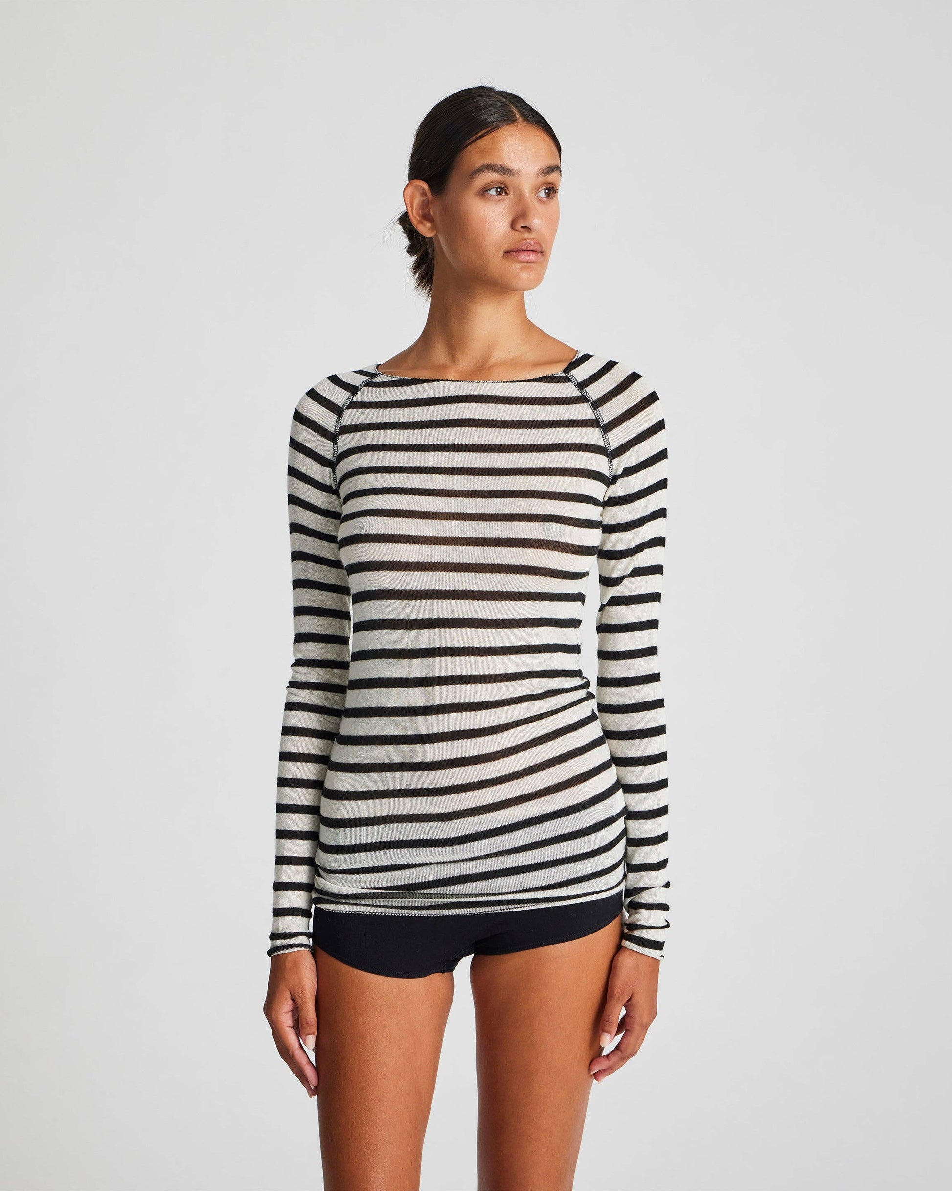 Maglia Amalie a righe marinare in lana e viscosa ecrù/nero