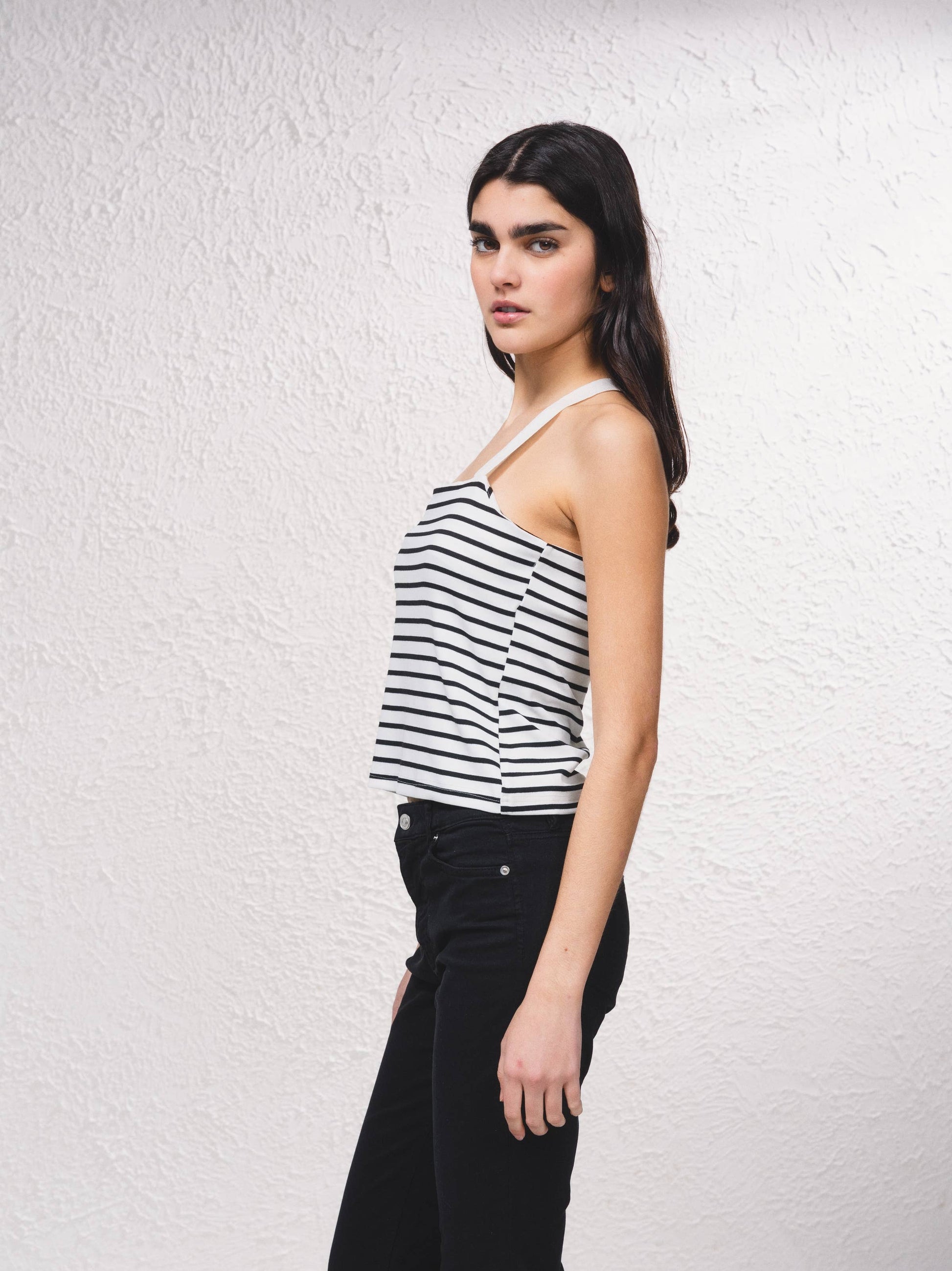 Top a righe con spalline incrociate