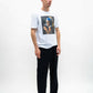T-shirt unisex bianca con stampa artistica “La ragazza con la sigaretta”