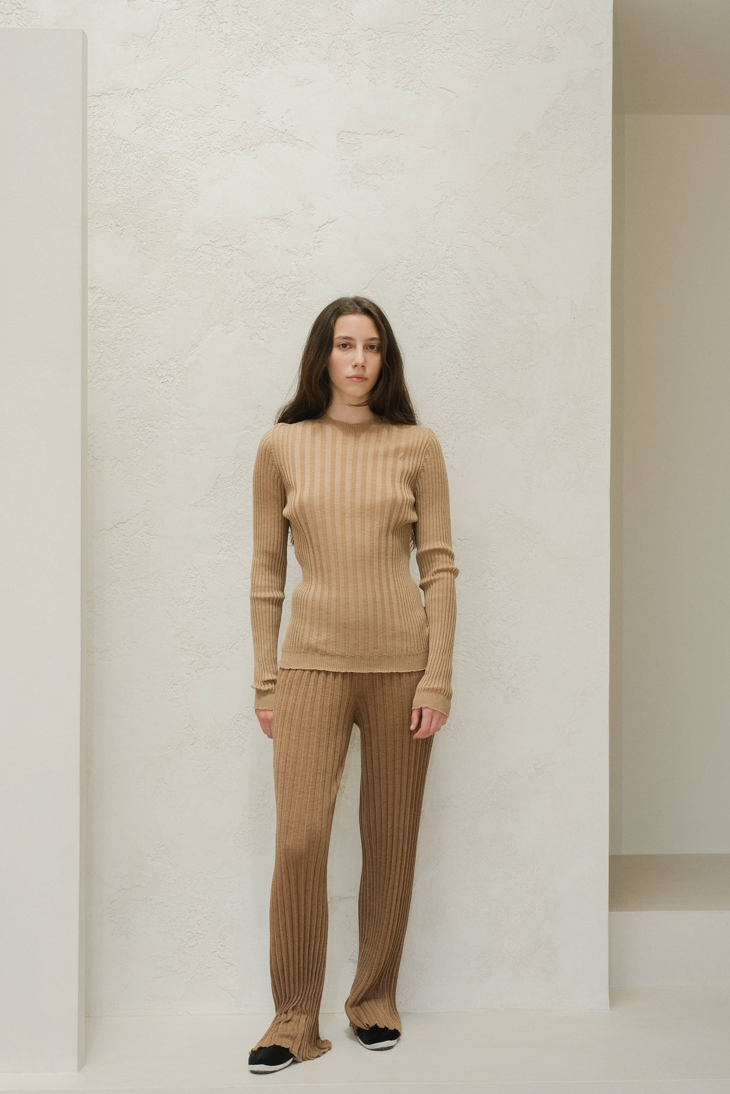 Maglione girocollo a costine in lana merino extra fine