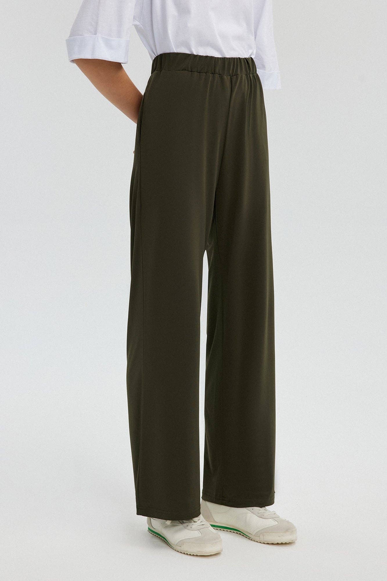 Pantaloni relaxed a vita elasticizzata color cachi