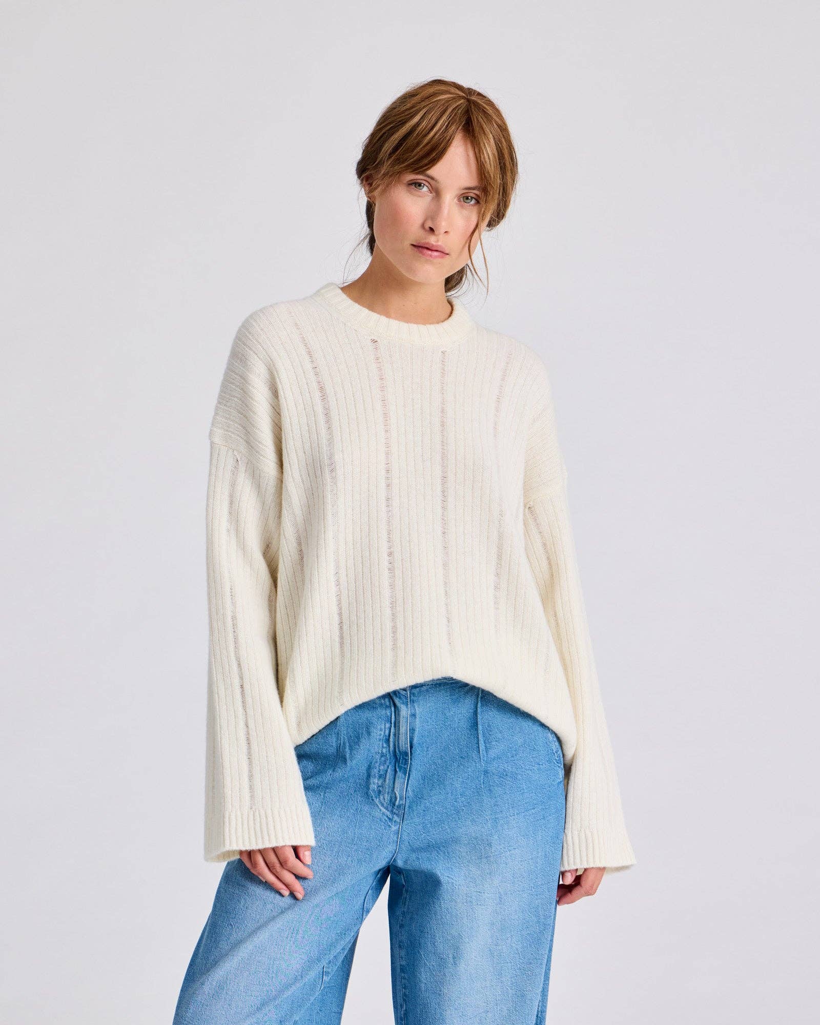 Maglione in lana d’agnello biologica a maniche lunghe con lavorazione drop needle