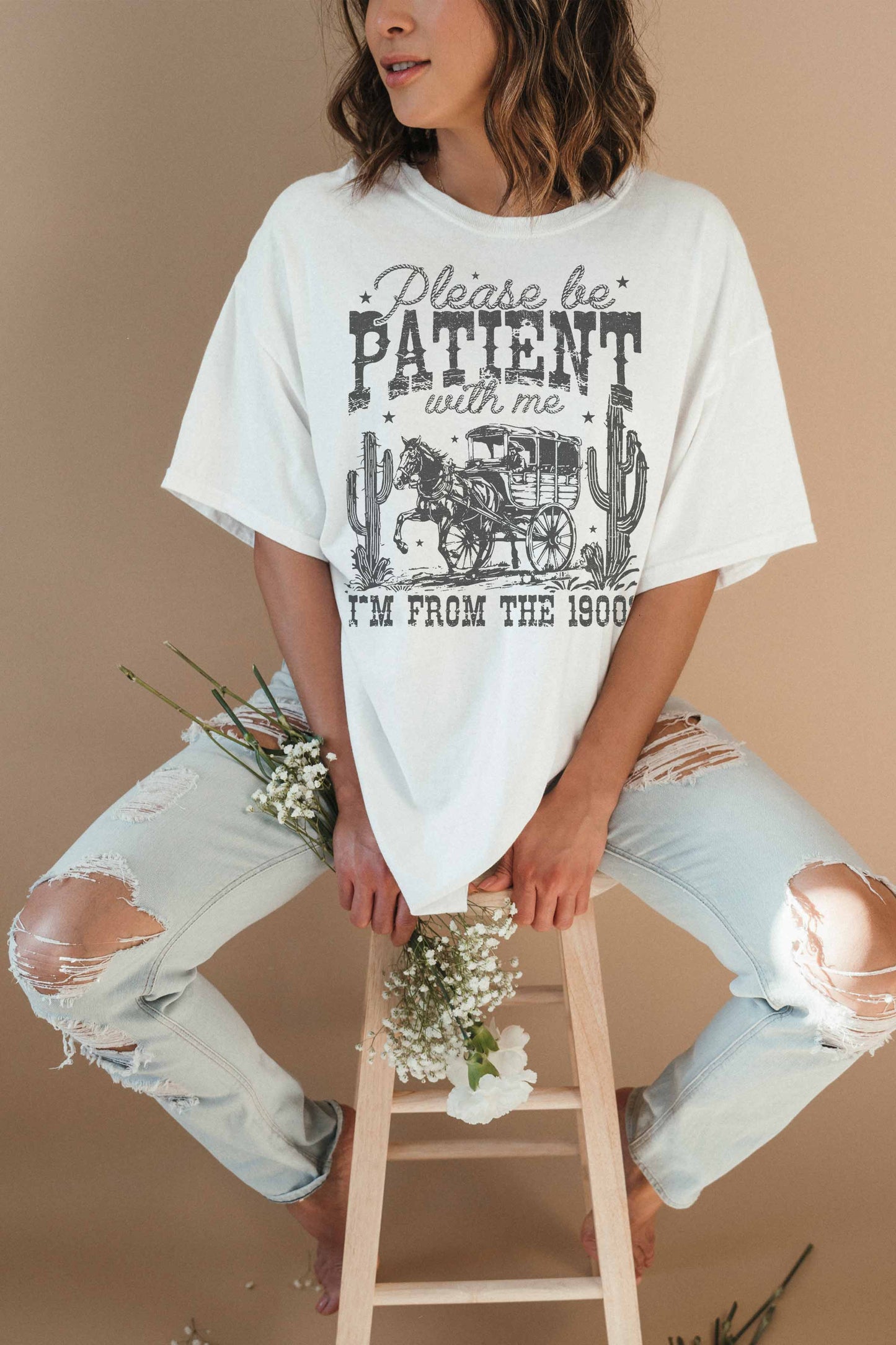 T-shirt oversize grafica "Please Be Patient"