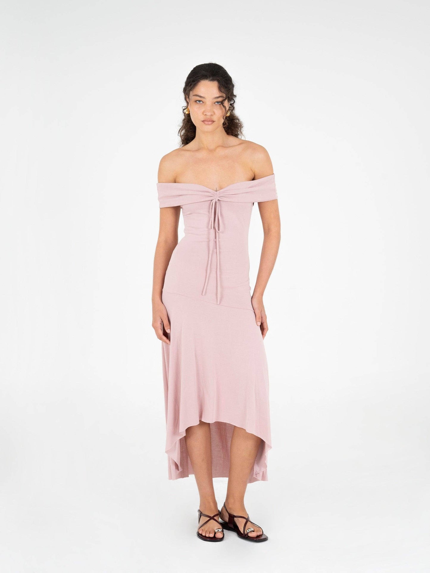 Abito lungo rosa off-shoulder elasticizzato