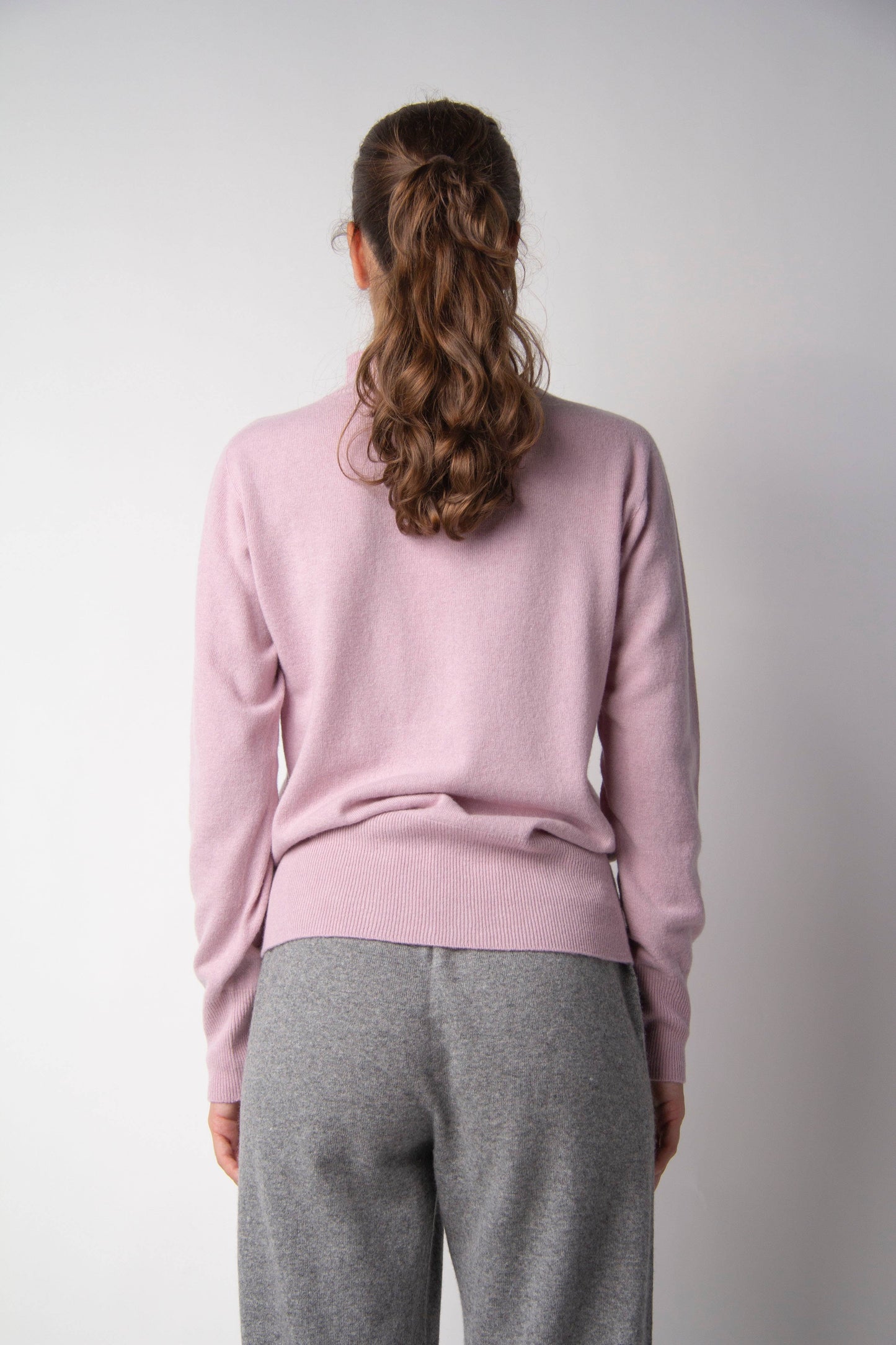 Maglia dolcevita in misto cashmere con lavorazione 3D