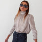 Blusa jacquard con collo alto e maniche a sbuffo