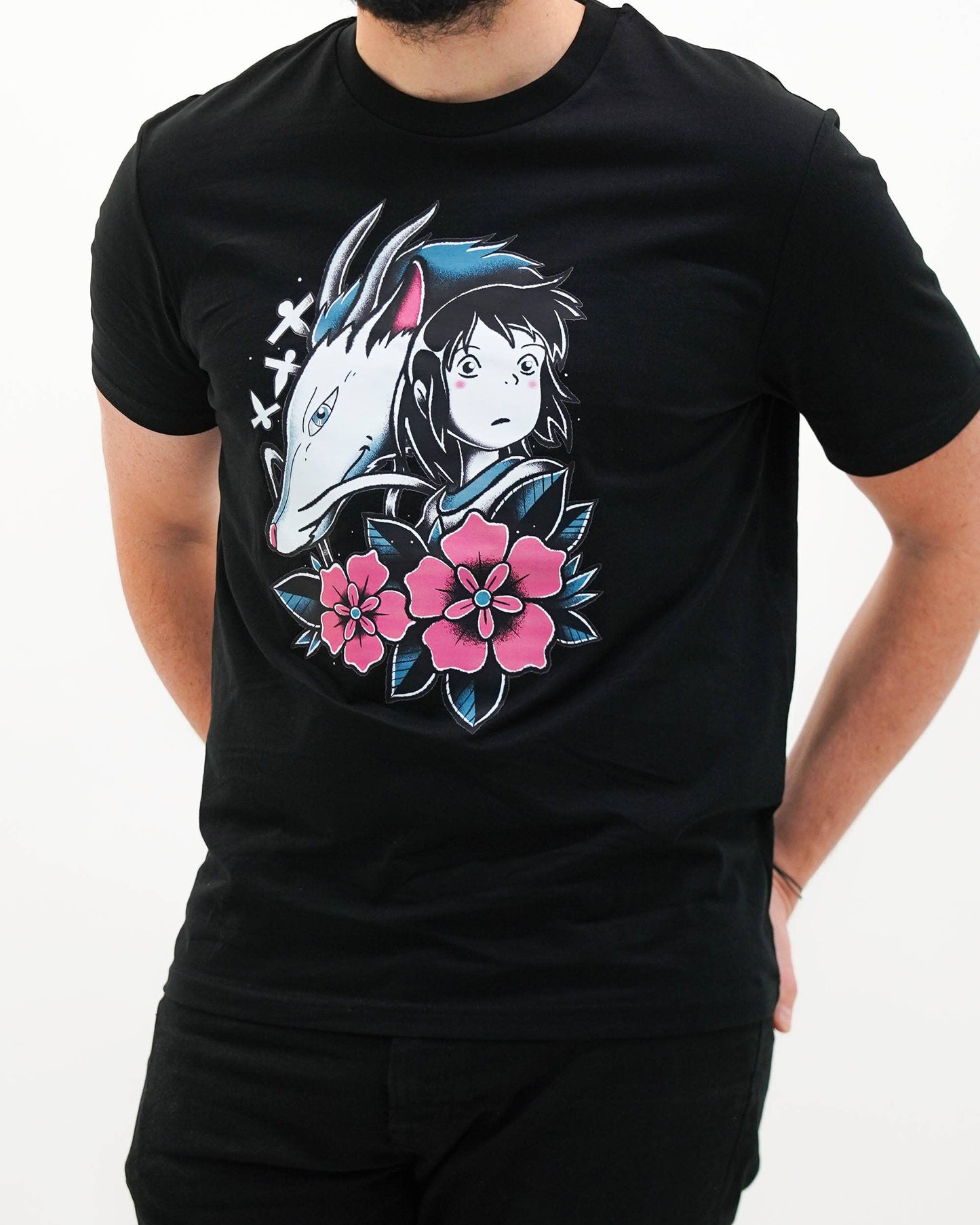 T-shirt unisex nera con stampa “La bambina, il drago e il fiore”