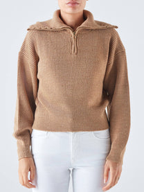 Maglia a costine con zip e collo ampio