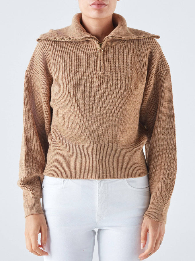 Maglia a costine con zip e collo ampio