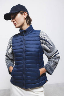 Gilet Trapuntato Essenziale con Collo Alto