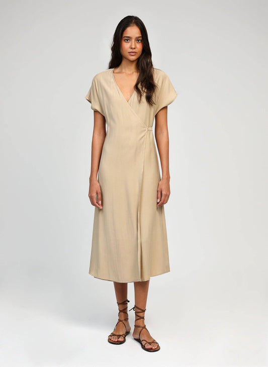 Abito midi beige Mikima in rayon con scollo a V