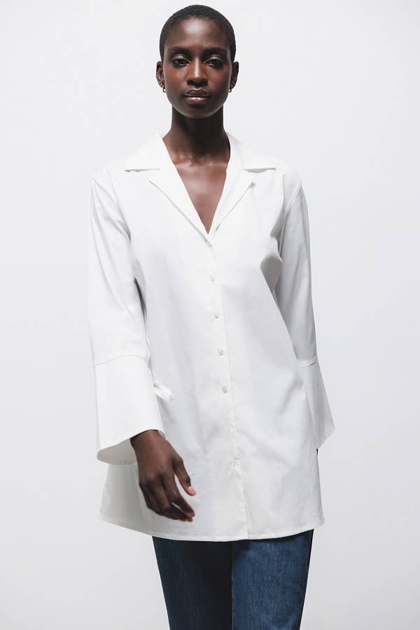 Camicia bianca con fiocchi ai polsini