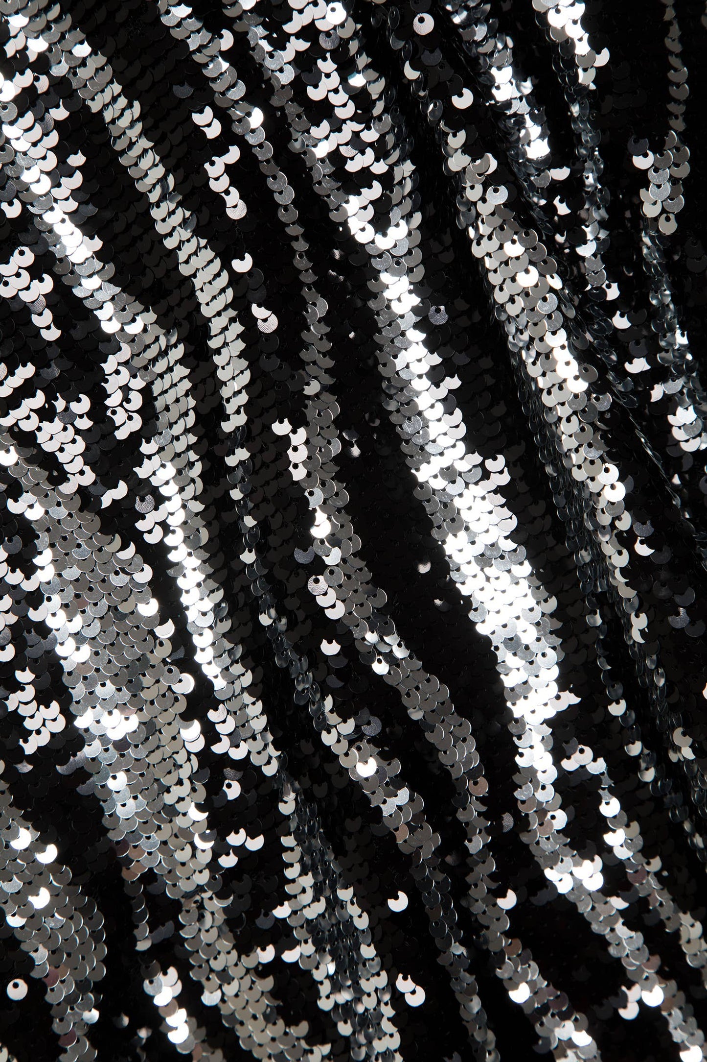 Abito lungo con paillettes e scollo a V