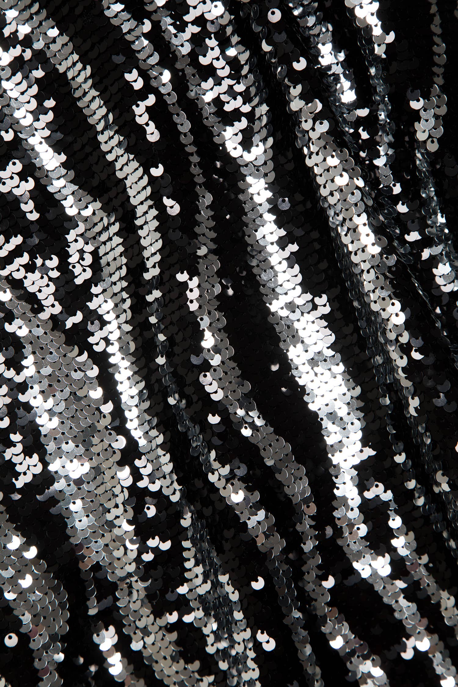 Abito lungo con paillettes e scollo a V