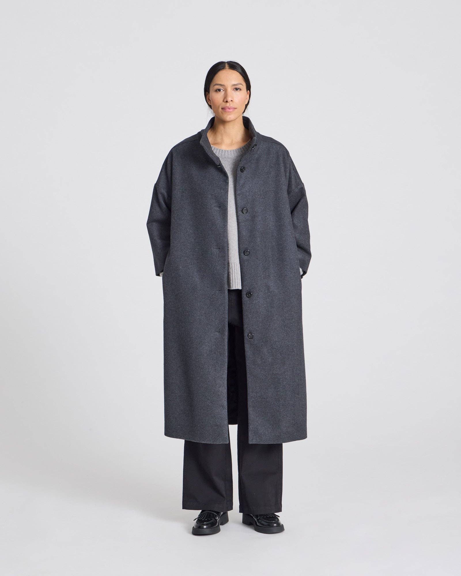 Cappotto lungo oversize Nete in lana riciclata grigio scuro mélange