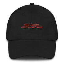 Cappellino dad hat ricamato “The Groom Needs a Negroni”