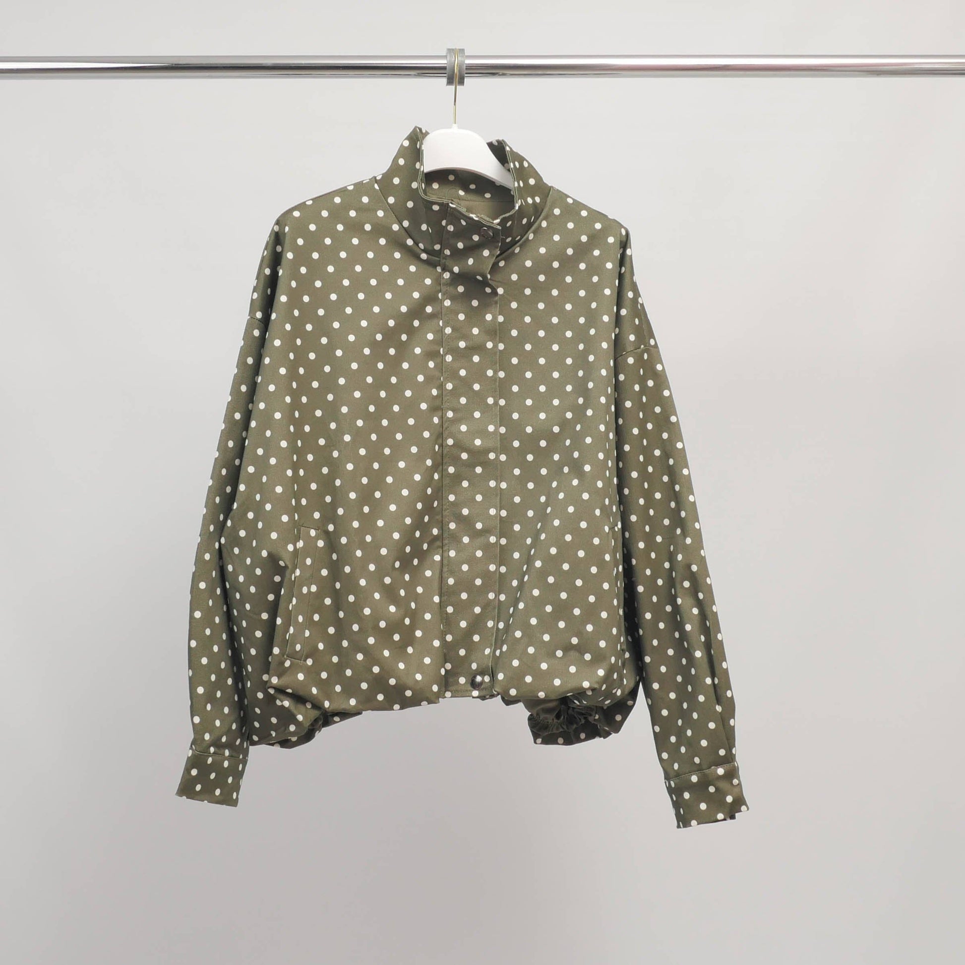 Giacca oversize a pois con collo alto in cotone elasticizzato