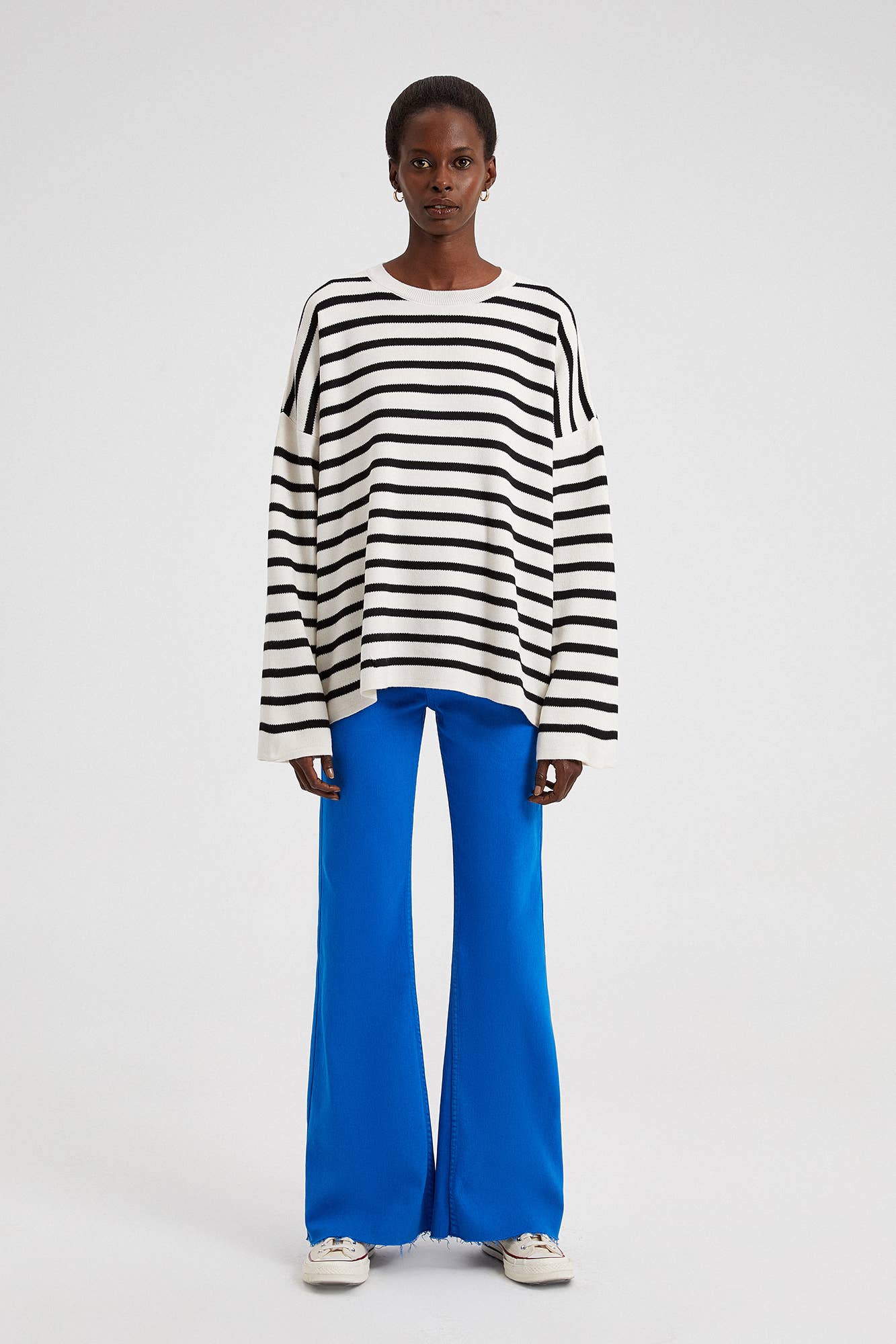 Maglione oversize a righe bianche e nere