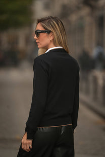 Maglia con scollo a V e profili a contrasto