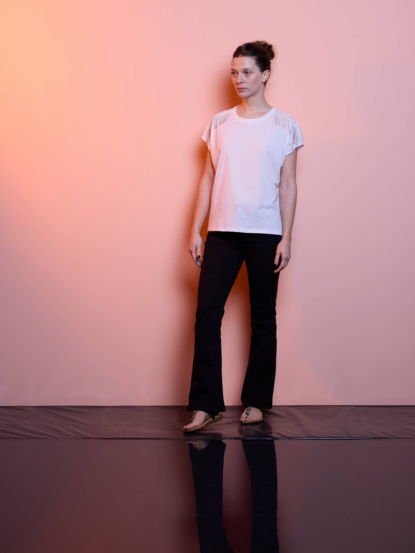 T-shirt in cotone con frange sulle spalle