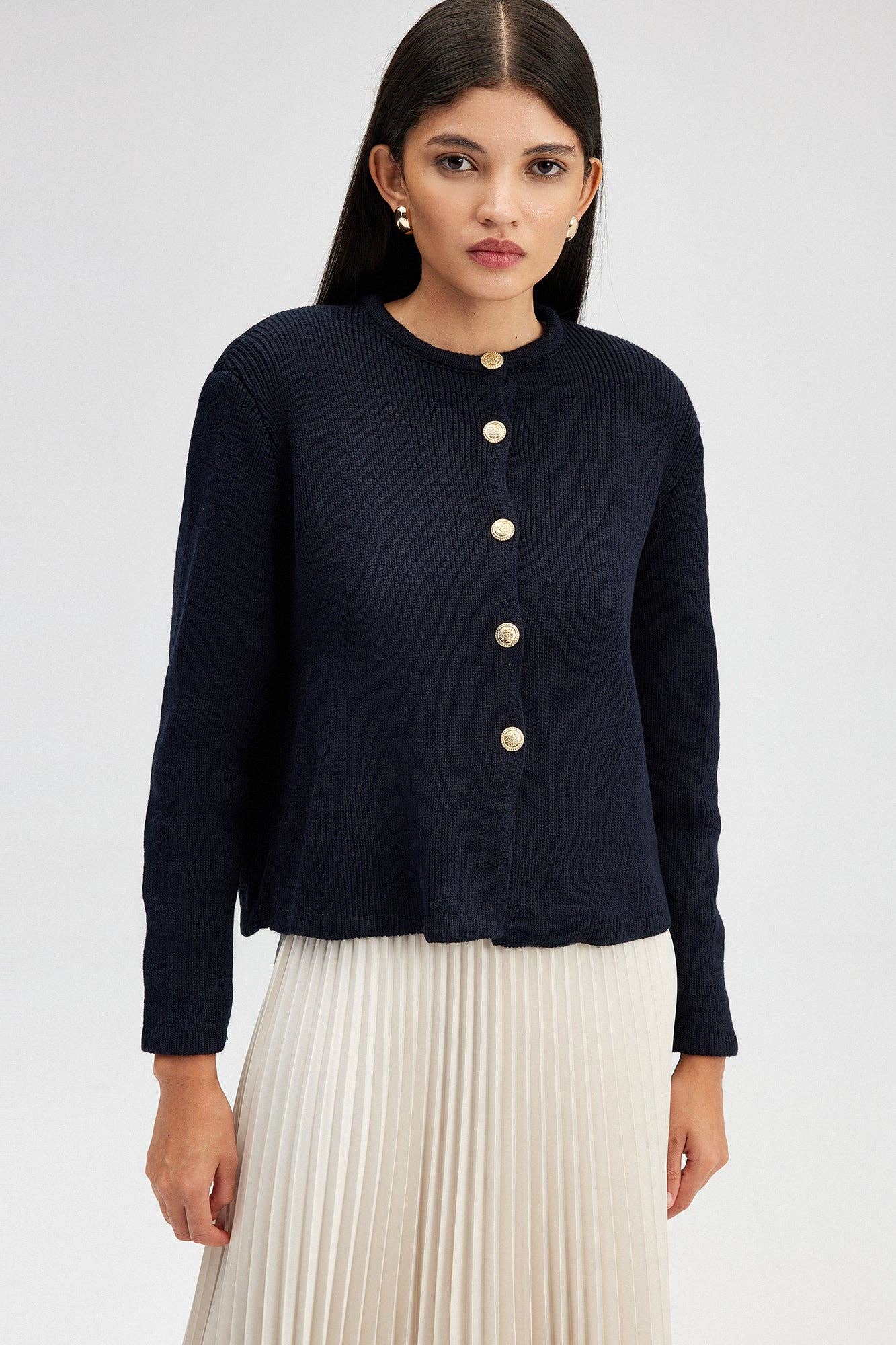 Cardigan corto blu navy con bottoni dorati