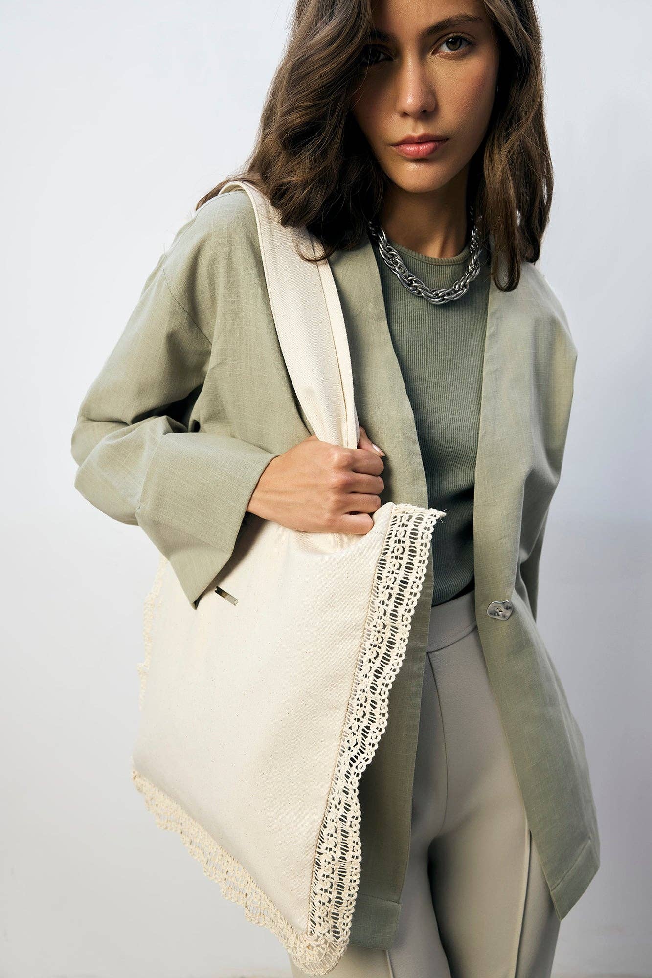 Borsa tote in tela con bordo in pizzo chic