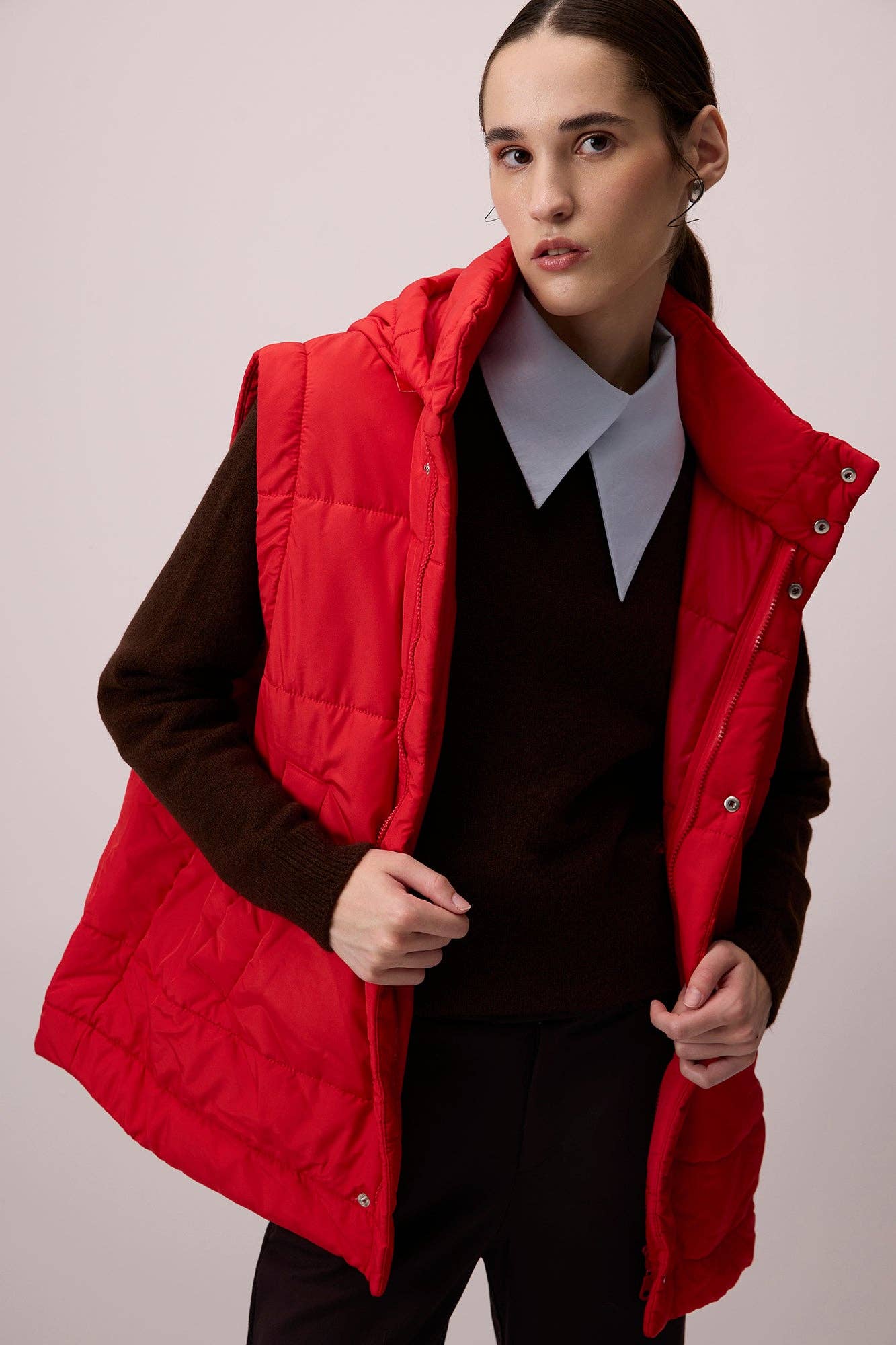 Gilet imbottito con cappuccio rosso