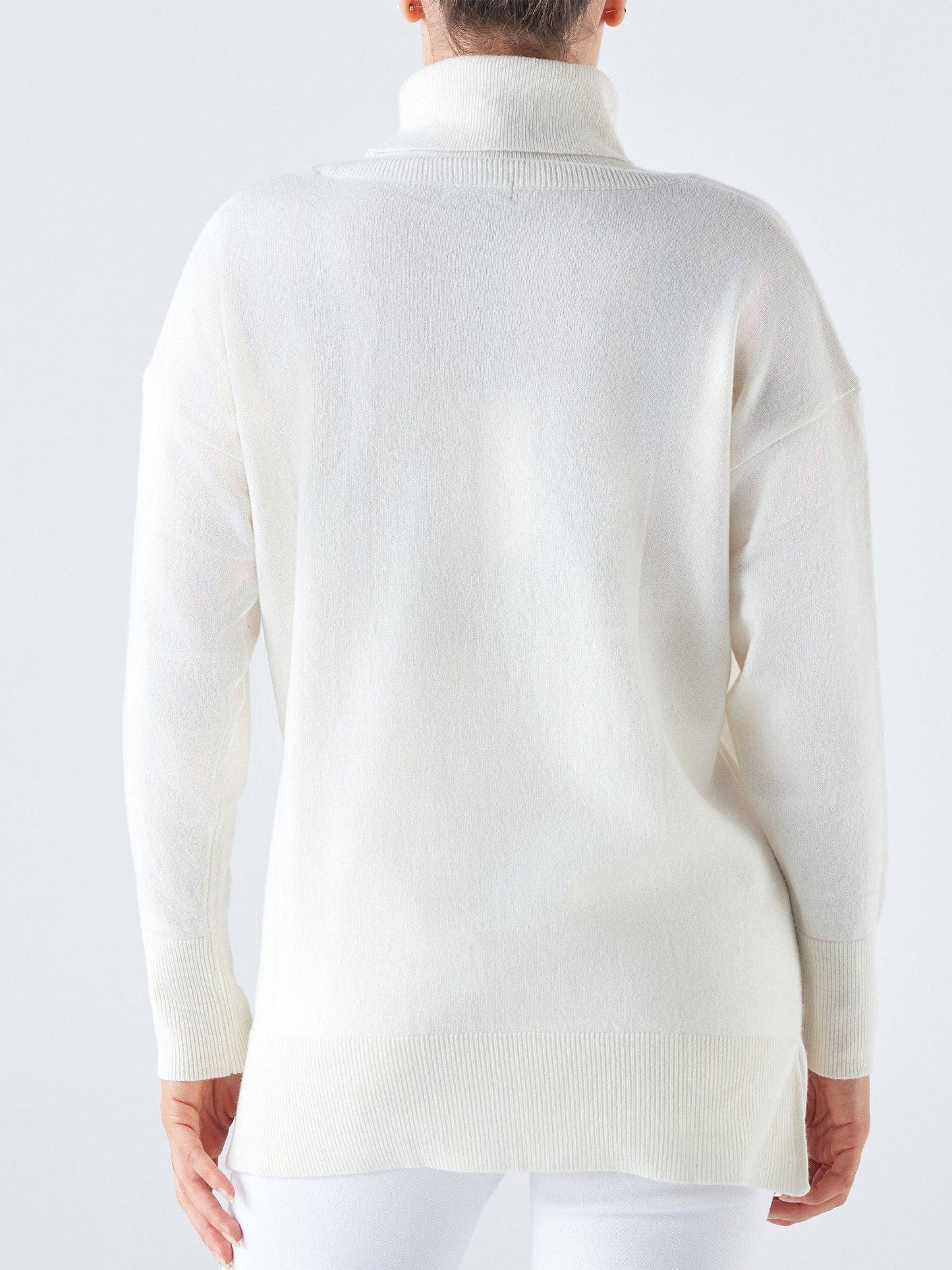 Maglione dolcevita con righe laterali