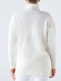 Maglione dolcevita con righe laterali