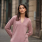 Maglia rosa con scollo a V