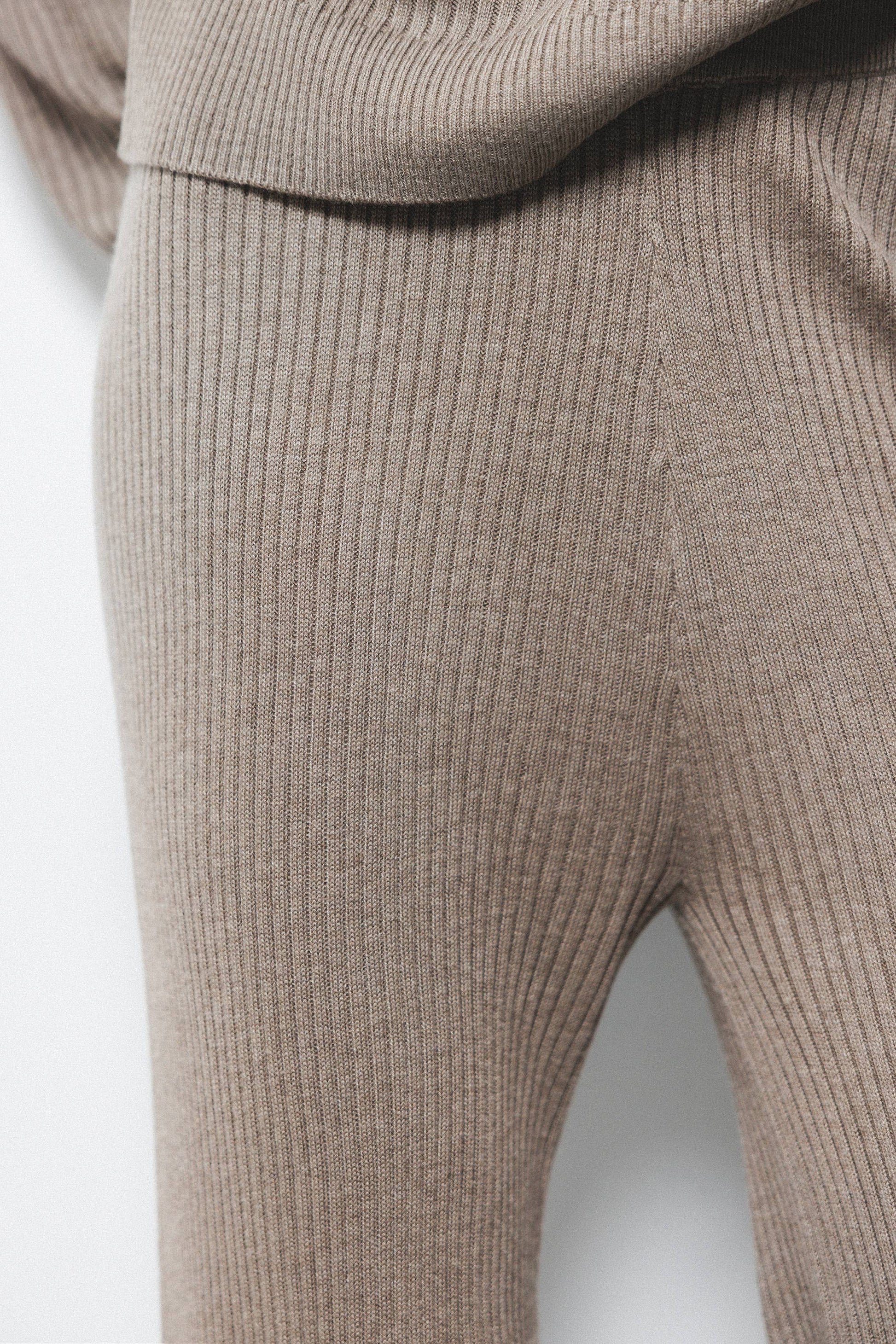 Pantaloni in maglia a coste a gamba dritta