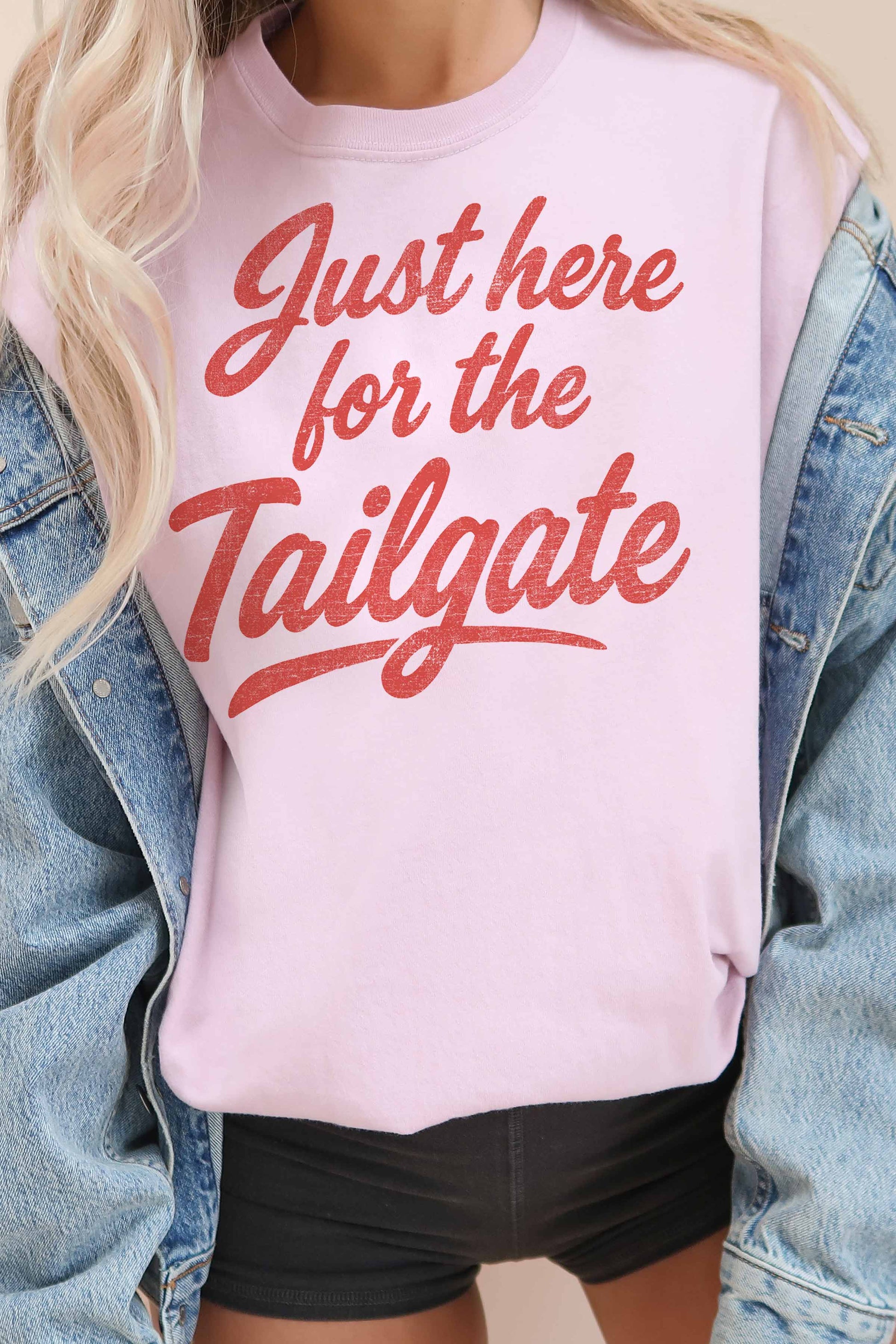 T-shirt oversize grafica “Just Here for the Tailgate”