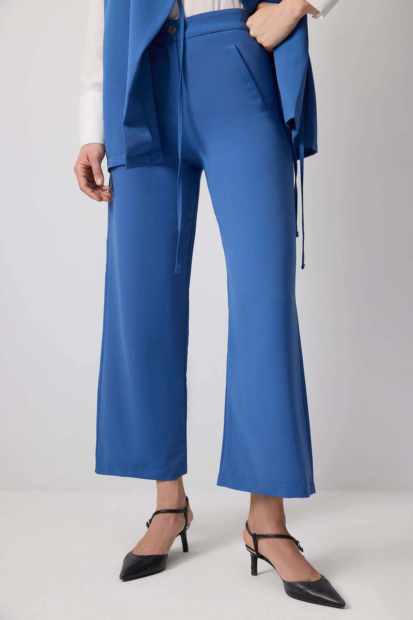 Completo gilet e pantaloni in misto lino indaco