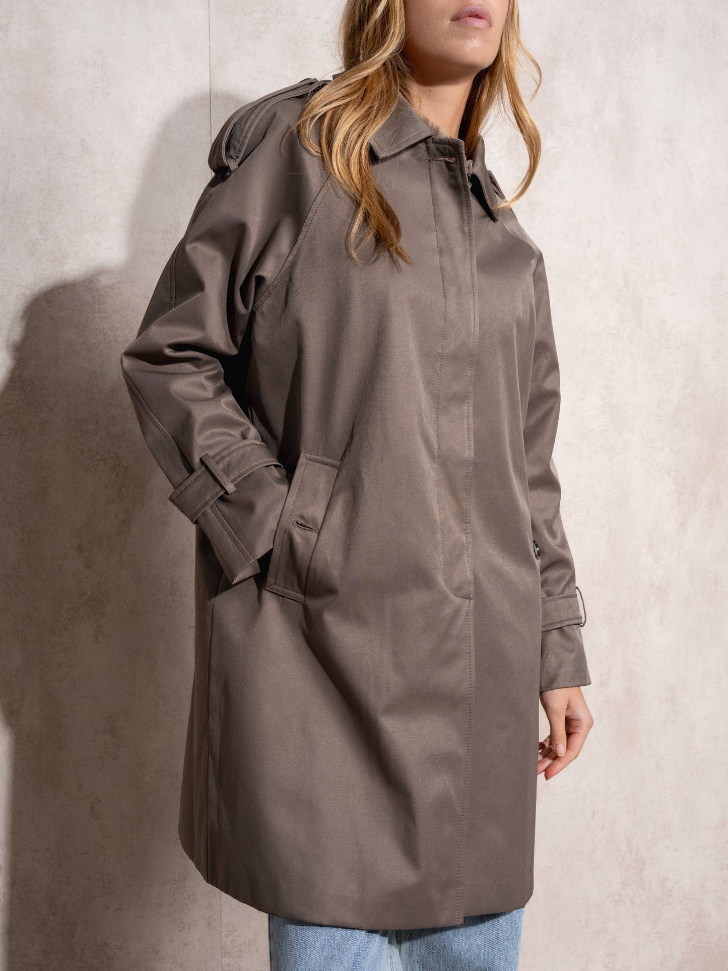 Impermeabile donna con bottoni effetto tartaruga