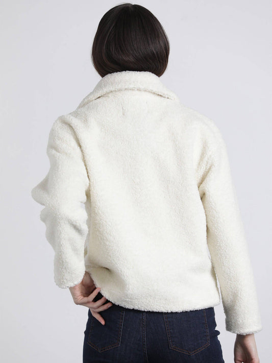 Cappotto corto teddy con chiusure a gancio
