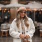 Cappotto corto teddy con chiusure a gancio