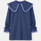 Camicia blu navy con maxi colletto a contrasto e volant