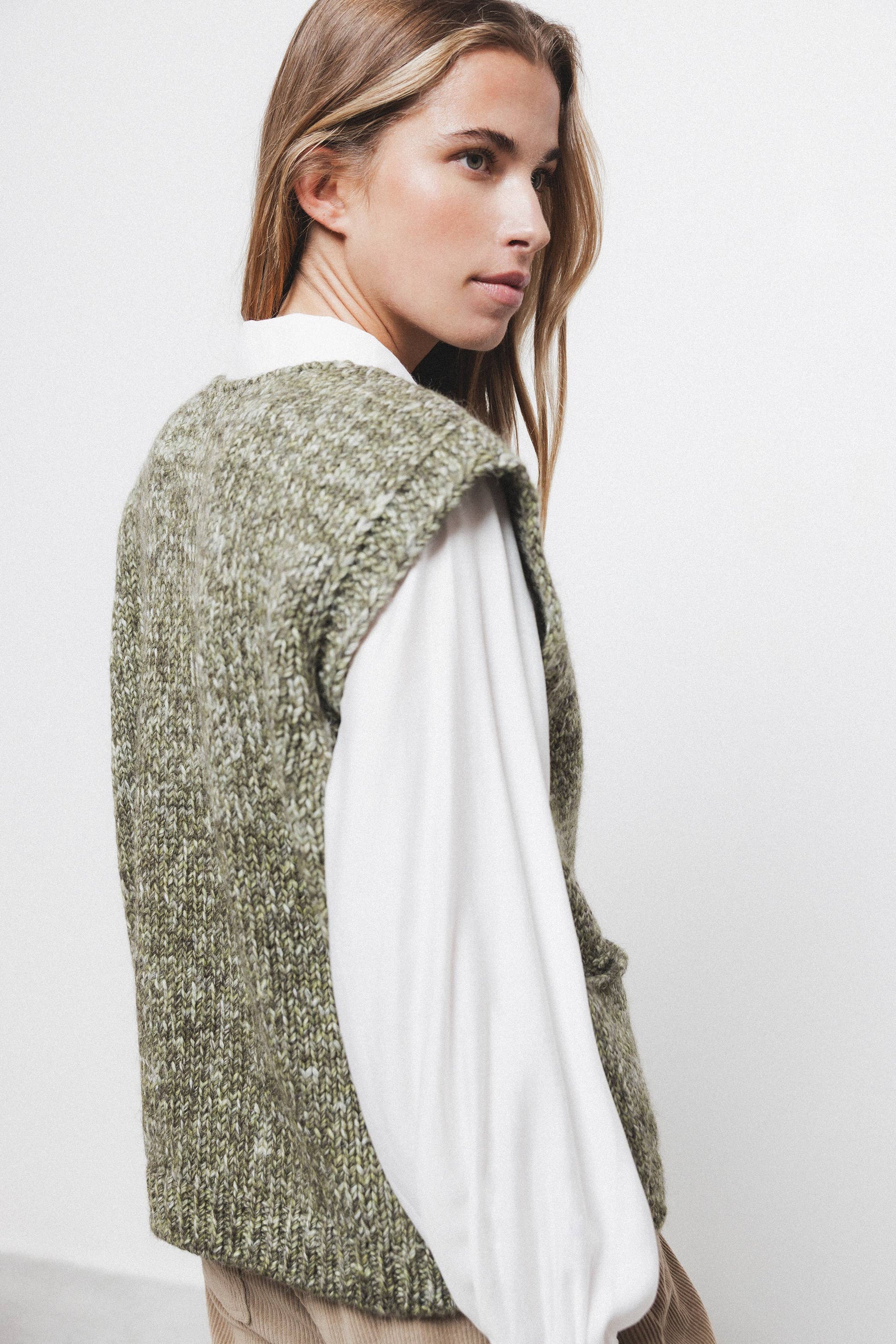Gilet in maglia con bottoni a contrasto