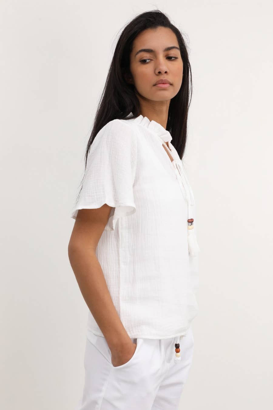 Blusa Tichka in cotone con laccetti e maniche a volant