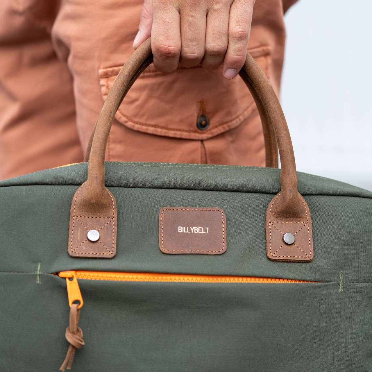 Borsa porta laptop khaki con zip arancione