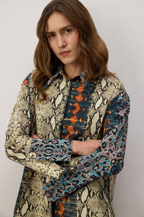 Camicia in popeline fantasia con polsini ampi