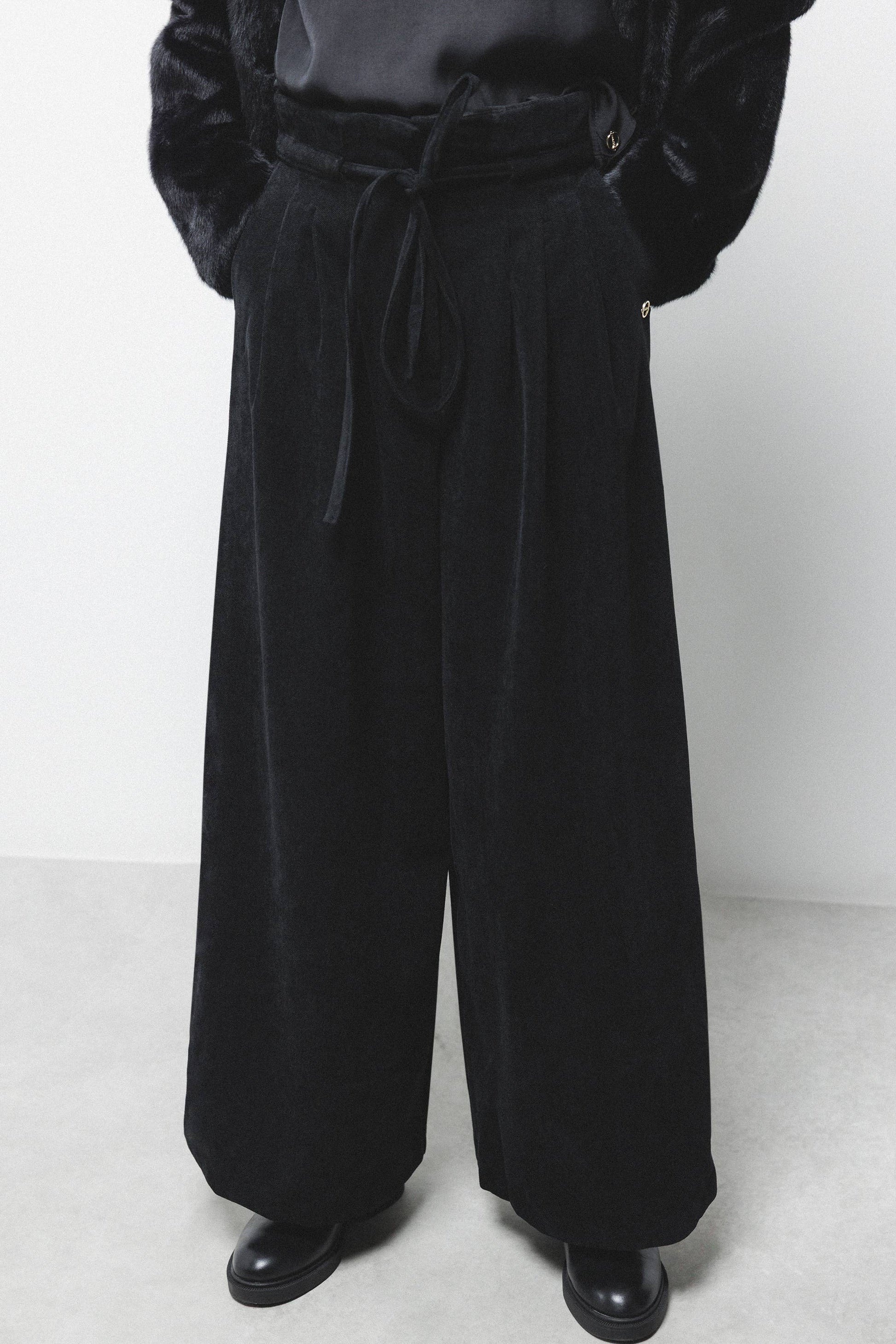 Pantaloni palazzo a vita alta con pieghe