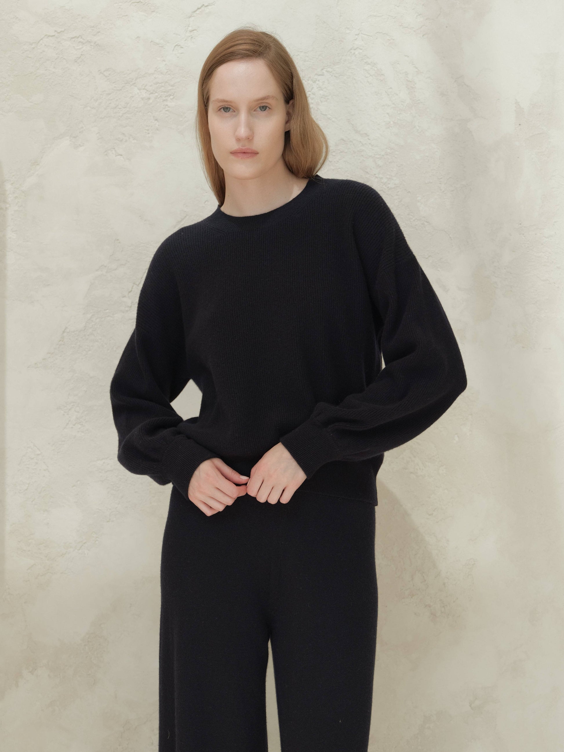 Maglione girocollo a costine in misto cashmere con maniche a palloncino