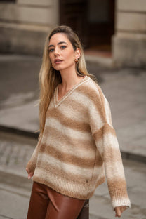 Maglione a righe con scollo a V