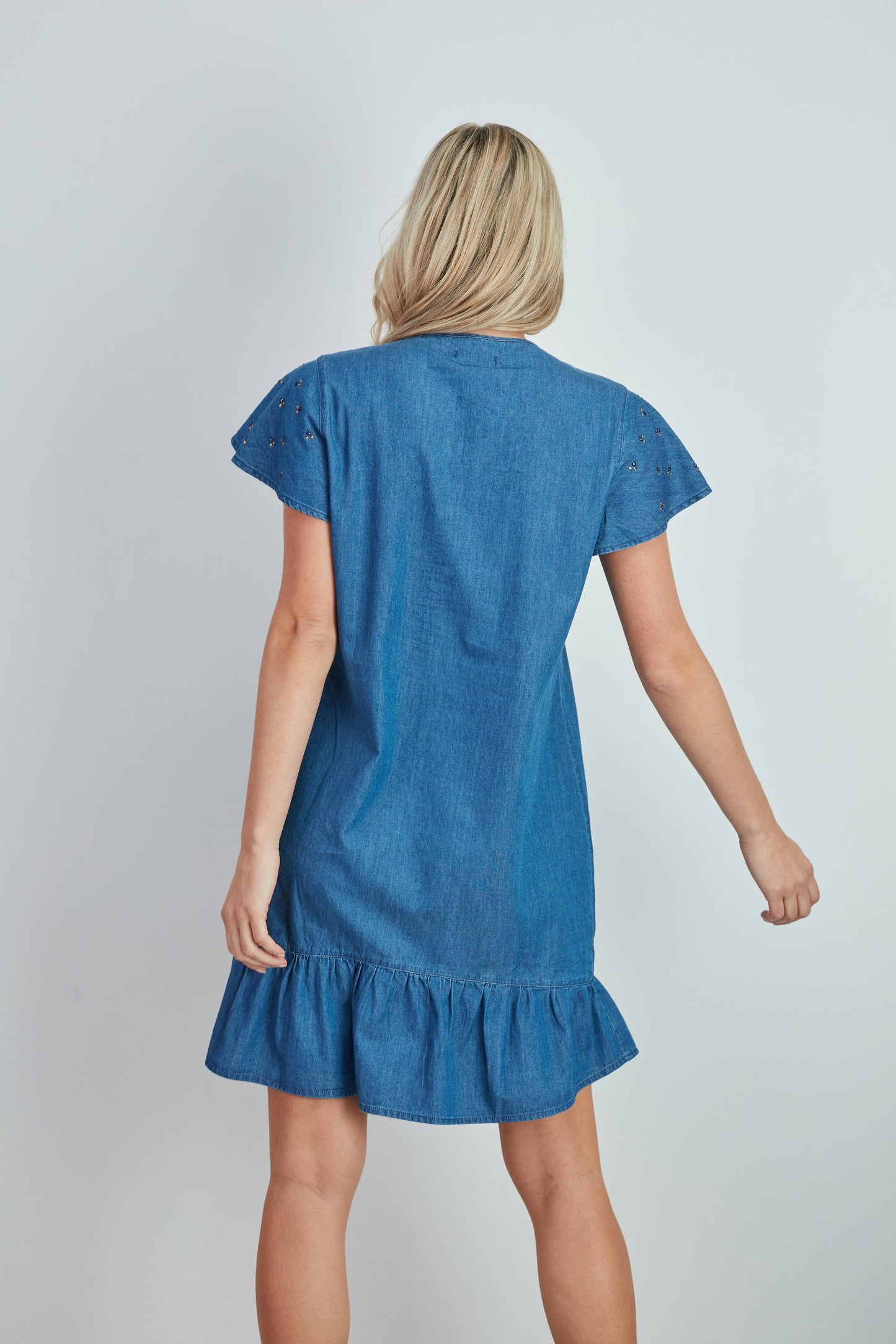 Abito corto in denim con volant