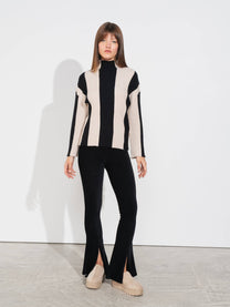 Maglione bicolore a coste con collo alto