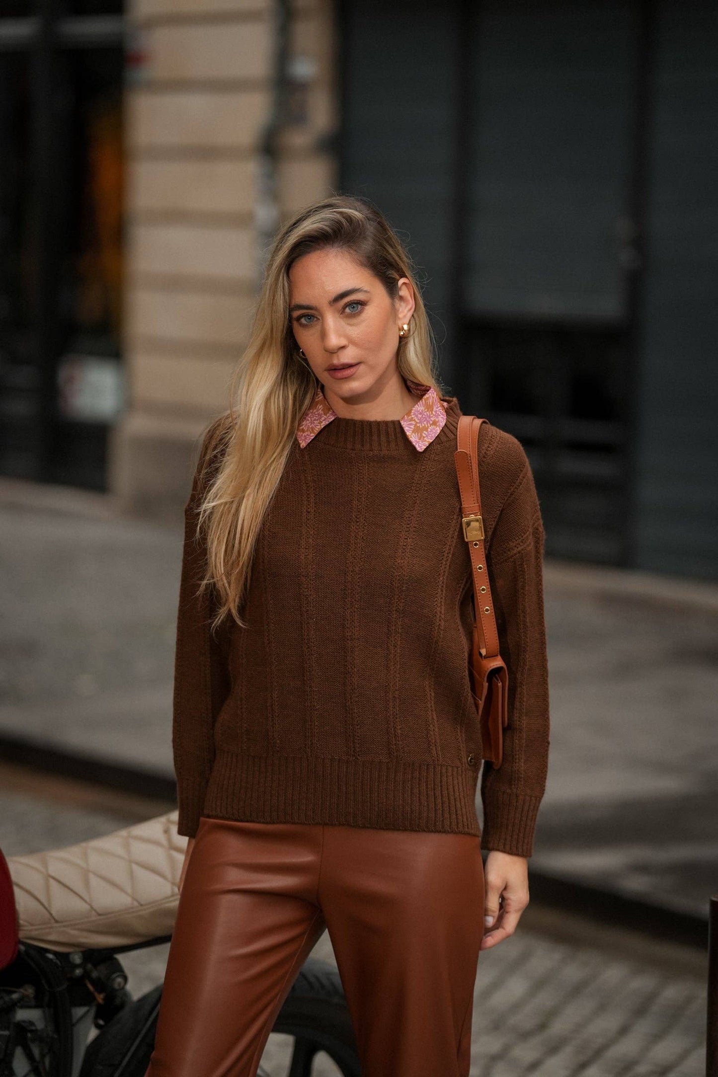 Maglione a coste marrone in misto lana e alpaca