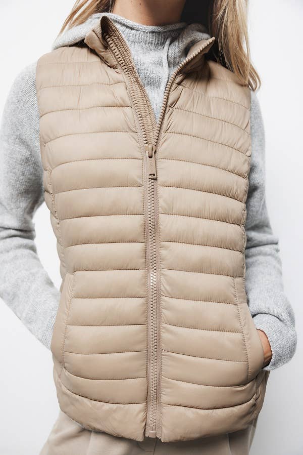 Gilet trapuntato con collo alto e zip